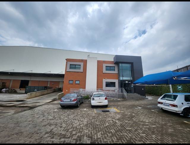 8,470M² WAREHOUSE TO LET IN LINBRO PARK